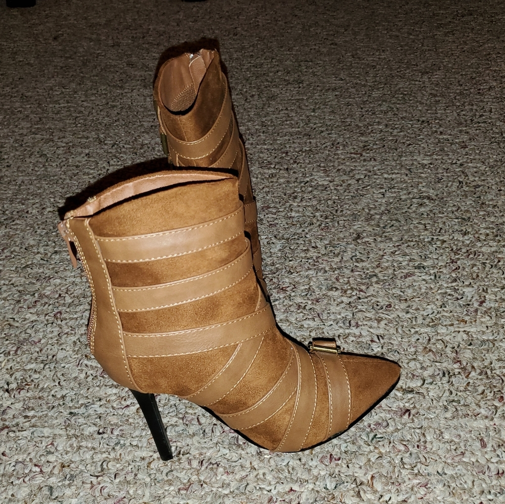 Boots - Picture 3 of 3